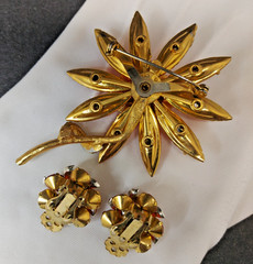 Vintage Selro Selini? Lucite & Rhinestone Gold Tone Floral Set Brooch & Earrings