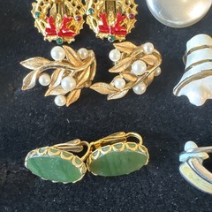 HUGE LOT Of Pairs VINTAGE CLIP ON AND SCREWBACK EARRINGS Rhinestones