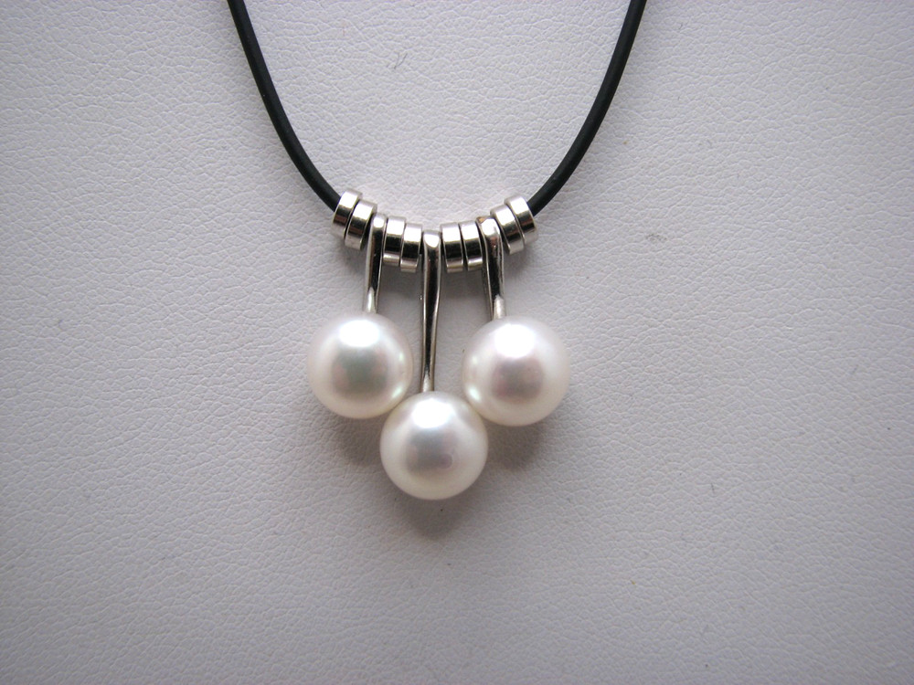 Vintage White Freshwater Cultured Pearl Triple Sliding Pendant Necklace