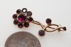 ANTIQUE GEORGIAN ENGLISH 15K GOLD FOILED GARNET FLOWER BROOCH / LACE PIN c1820