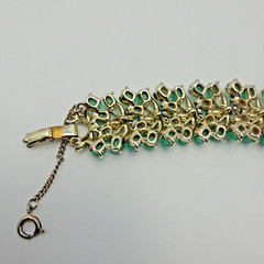Vintage Thermoset Bracelet Green Goldtoned With Safety Chain Size 6