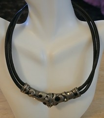 DRUID STYLE BRUTALIST BLACK & WHITE STONES SILVER-TONE LEATHER CORDS CHOKER 14″L