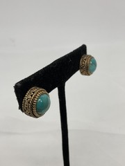 Vintage Q Barge Thailand Gold Tone Turquoise Cabochon Stud Earrings 0.5″