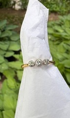 Beautiful 18k and diamond antique vintage ring