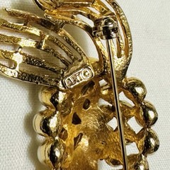 Vintage Signed ART Gold Tone Faux Pearl Floral Brooch/Pin B146