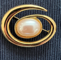 MONET Vintage Gold Tone Shiny Faux Pearl Swirl Shape Pin Brooch