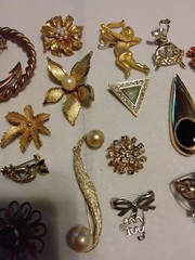 VARIETY OF VINTAGE BROOCHES LOT 21PC wear, repair, parts