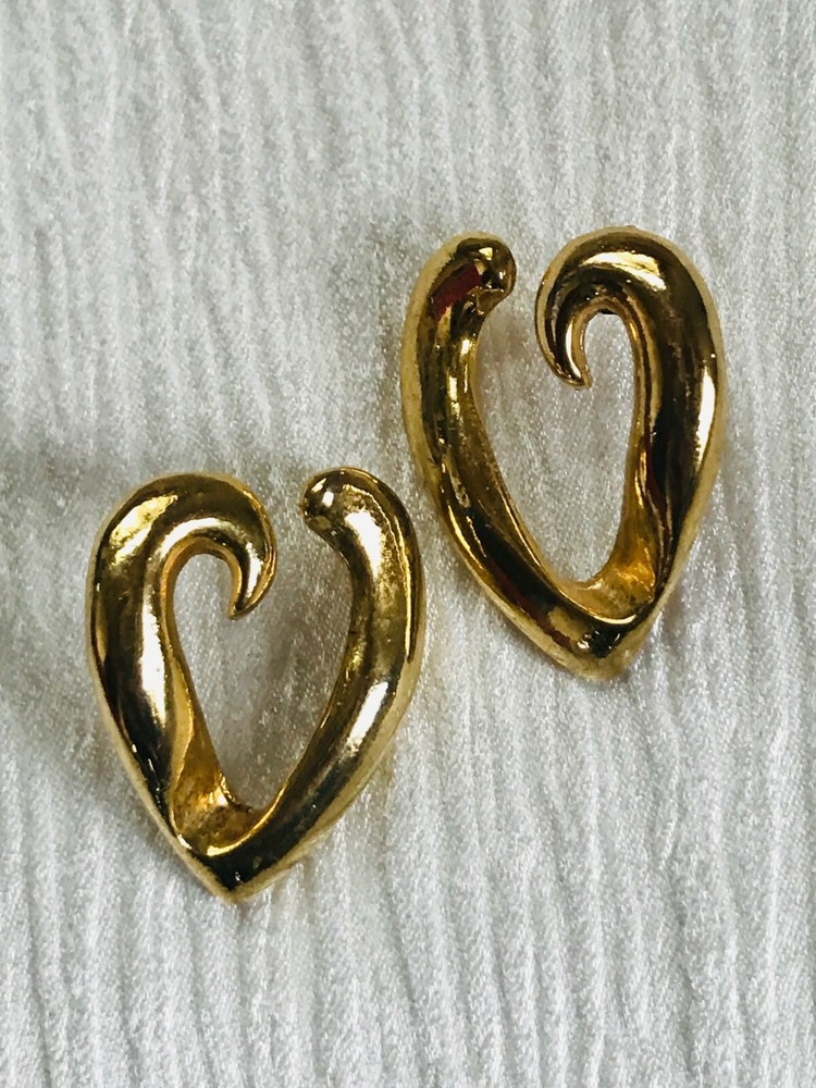Estate Goldtone Open Swoosh Hearts Post Earrings for Pierced Ears – 0.75 x 1 and