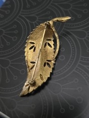 vintage BSK brooch, featuring a gold-toned, textured leaf 1950s to the 1970s