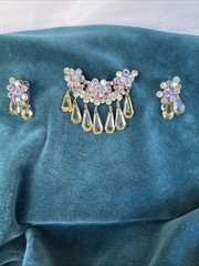 Vtg Juliana D&E 4704 Aurora Borealis Rhinestone Brooch And Clip Earrings Set
