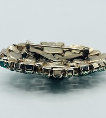 Vintage Unsigned Silver Tone Brooch w/Emerald & Lime Green Prong Set Crystals