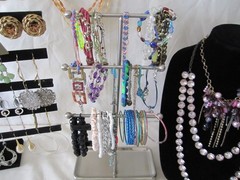 8# Vintage-Now 217pc Costume Jewelry Necklace Earrings Pins Bracelets Lot (Bb17