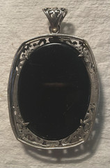 VINTAGE HAND PAINTED CAMEO PORTRAIT ON BLACK ONYX IN FILIGREE STERLING FRAME