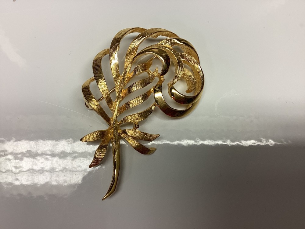 Vintage Signed Napier Gold-Tone Leaf or Feather Brooch