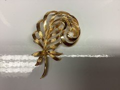 Vintage Signed Napier Gold-Tone Leaf or Feather Brooch