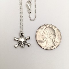 Silver Tone Costume Skull & Crossbones Charm Pendant Chain Necklace 18” #20