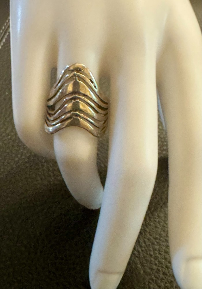 Vintage Modernist Sterling 925 Ring Chevron Knuckle Style Ring 3.64 Grams Size 7