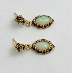 1960’s Natural Vintage Natural Oval Opal Cabochon 14K Gold Drop Dangle Earrings