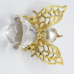 Angel Filigree Wings Gold Tone Faux Pearl Acrylic Vintage Pendant Brooch Pin