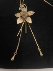 VINTAGE GOLD TONE Flower LARIAT NECKLACE