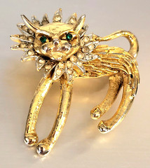 Vintage Fierce Green Eyed Lion Cat Brooch Pin Mane w/Rhinestones G.T. ~Unbranded