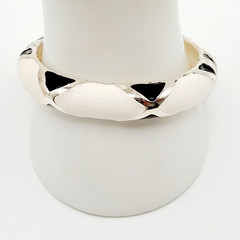 Black White Geometric Abstract Enamel Print Silver Tone Hinged Bangle Bracelet