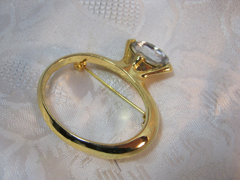 Costume Jewelry Vintage Large Ring Pin Brooch