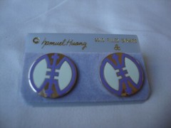 VINTAGE SAMUEL HUANG DESIGNER CLOISONNE ‘SHOU’ LAVENDER & CREAM STUD EARRINGS