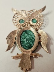 vintage articulated owl pendant necklace features a gold-tone finish, green faux