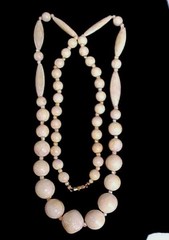 Retro Cream Beige Solid Lucite Beads Necklace 26″ Beautiful Vintage Creamy