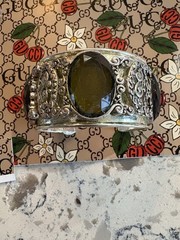 Vtg Silver Tone Hinged Bangle Bracelet Green Faceted Crystal Oval Etched Band