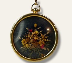 Antique Victorian Pressed Flower Bouquet Pendant Necklace Gold-Tone Round Design