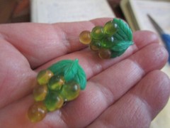Unique VTG plastic Clip Earrings, push on yellow leaves, grapes clips FE25-33