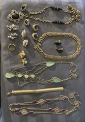 COSTUME JEWELRY LOT 1