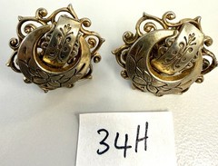 Vintage KARU Signed Clip Earrings Ornate Gold Tone Filigree Victorian Revival