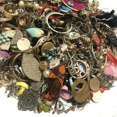 Single Earrings Lot 1 Lbs Craft Junk Broken Jewelry Lot Vintage Modern ..