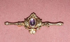 BEAUTIFUL Vintage Art Deco Style Gold Tone Bar Pink Center & Rhinestones Brooch
