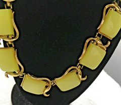 VINTAGE LUCITE – CORO Necklace – YELLOW – Collar length 16′” Gold-tone