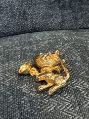 Avon 1974 Frisky Kitty Cat Pin Brooch Gold Tone Blue Rhinestone Eyes Bell 1.5”