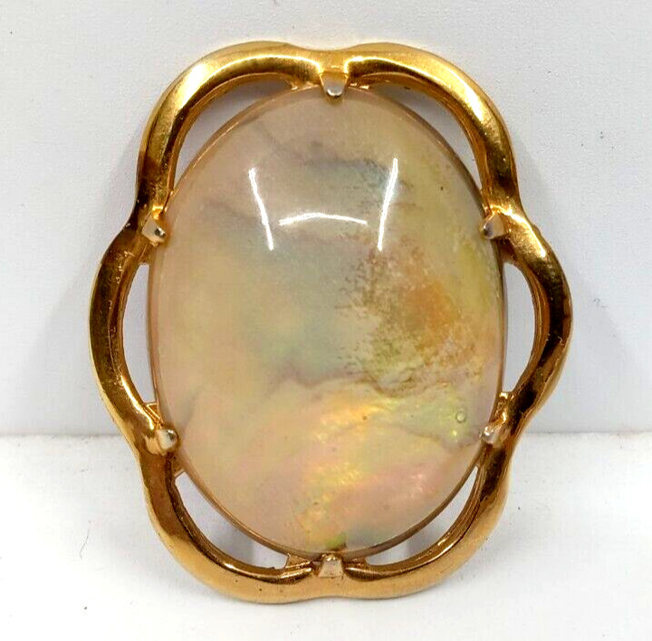 Mother Of Pearl Oval Brooch Gold Tone Bezel 1 1/8″ x 1 1/2″ Vintage MOP