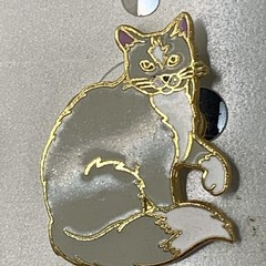 Enamel White & Grey Cat Pin Brooch Gold Cloisonné Vintage Fluffy Kitty Animal