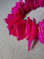 Vintage 1980s Hot Pink Dyed Shell Chunk Bracelet Stretchy Statement Retro Boho