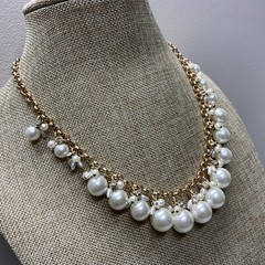 Modern Faux pearl and rhinestone beaded Avon necklace in gold tone metal