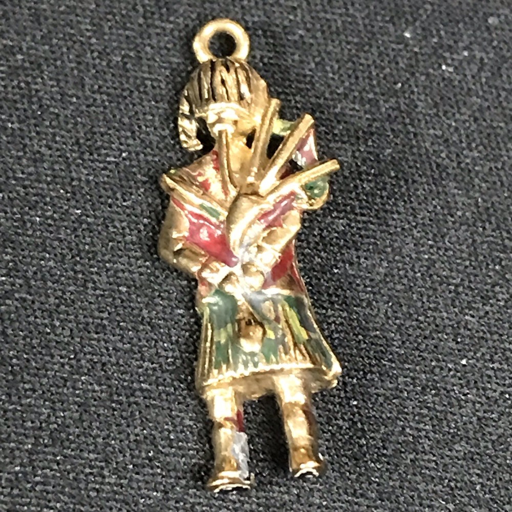 9K Vtg Scottish Full Highland Dress Enamel Bag Piper Kilt Charm Pendant 3.0 Gr