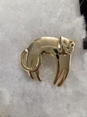 Vtg SFJ signed gold tone arched back Cat Pin
