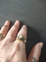 VINTAGE TEXTURED MARKED KARATCLAD 18kt H.G.E. MEN’S RING 60s