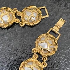 Vintage Faux Pearl Encased Medallion Gold-plated 18-inch Chunky Collar Necklace