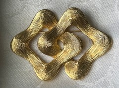 Vintage Les Bernard Vo Textured Gold Tone Statement Brooch