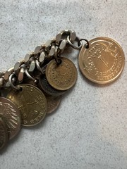 Vintage 50s Chunky Loaded Coin Charm Bracelet 17 Real Coins International 88g H3
