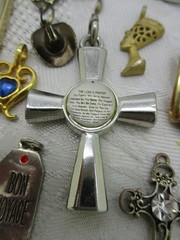 VINTAGE ESTATE JEWELRY LOT 40+ PENDANT CHARMS NO CHAIN CRAFT REPURPOSE OWL CROSS